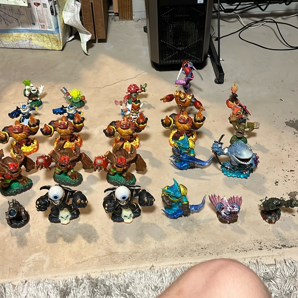 Skylanders 26 piece lot